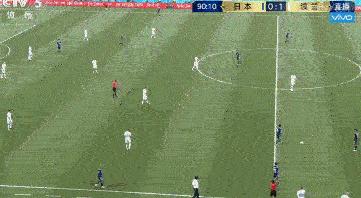 日本队“公平竞赛”创造世界杯历史，现场观众却气得竖起中指！