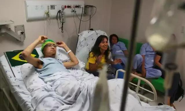 世界杯里无病号！82岁英国老爷爷靠足球抗癌，业余踢球已经近70年