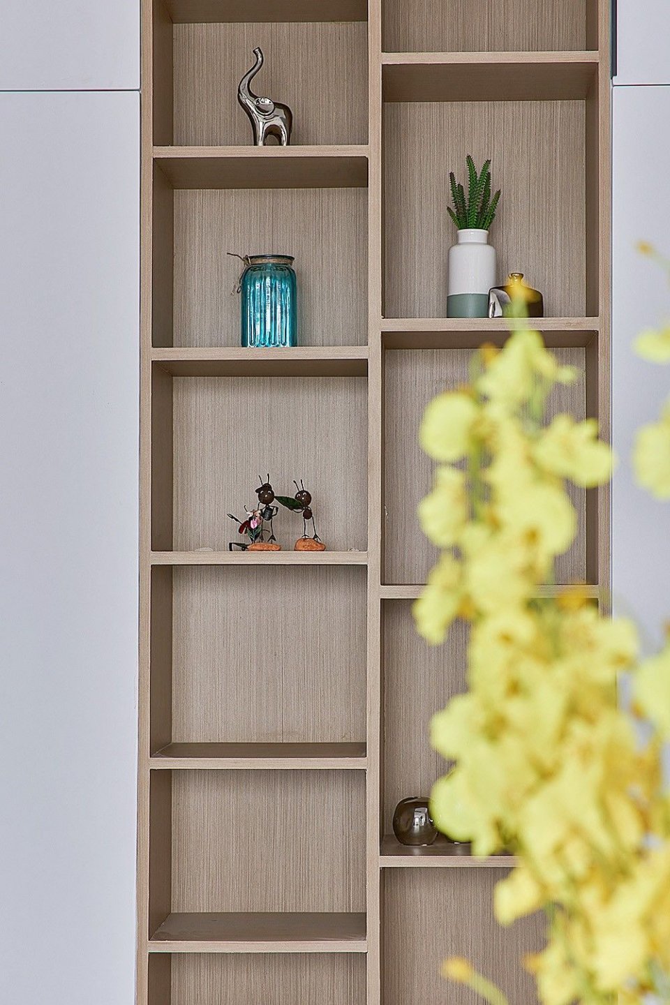 西边户客厅大飘窗西晒厉害吗,朝西客厅怎么解决西晒