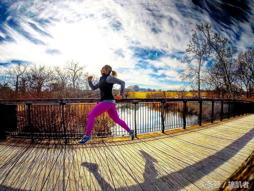 每天跑十公里多久瘦,每天跑步多少公里能达到减重效果