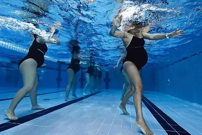 43岁女星孕期酷爱运动：怀孕不是生病，科*运学**动好处多