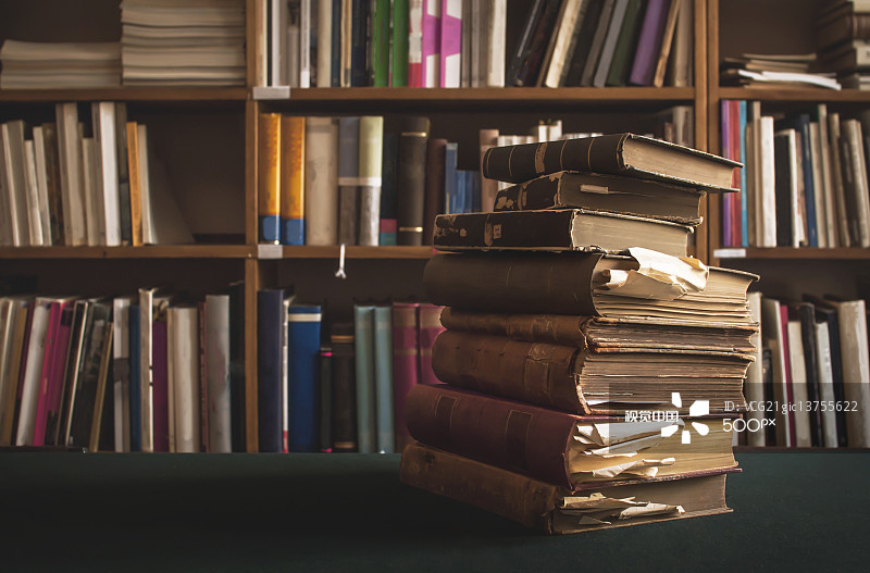 师德师风大会教师代表发言稿,师德师风演讲稿我最感动的一件事