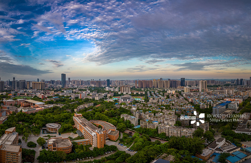 改变不了环境就得适应环境演讲稿,改变环境不如改变自己的演讲稿