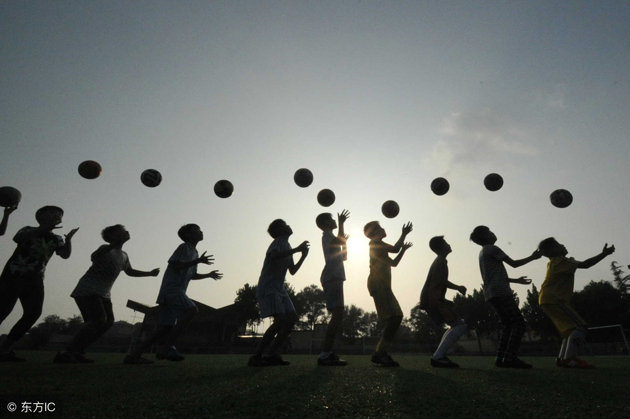 男足勇夺世界杯,中国男足问鼎亚洲杯