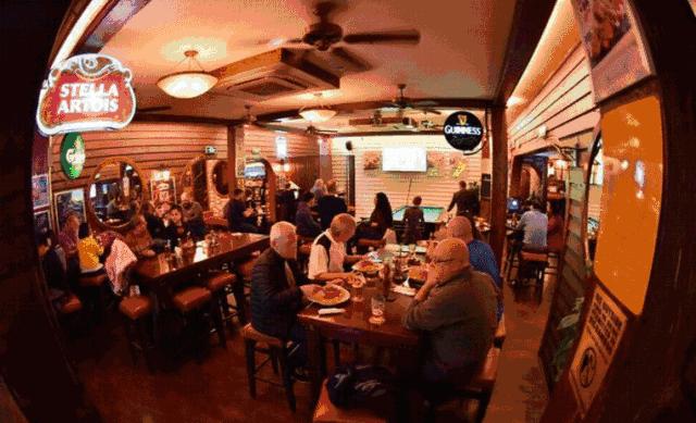 世界杯户外看球氛围,世界杯白热化