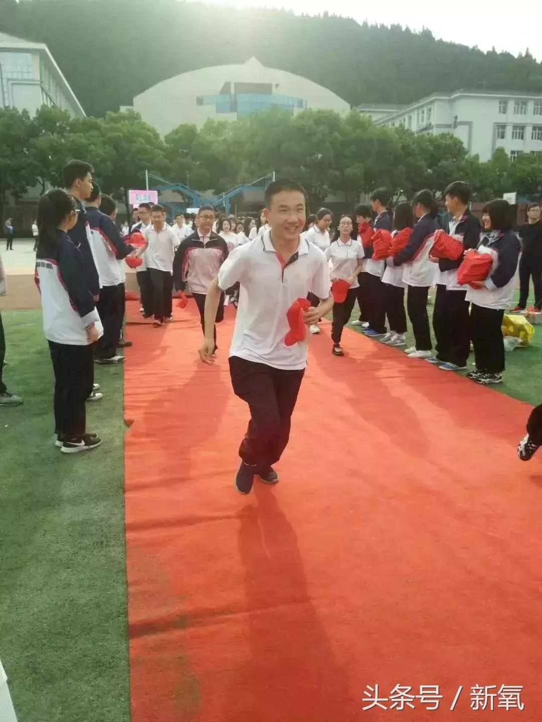 看了易烊千玺演唱会后的反应,易烊千玺喜欢宋祖儿吗