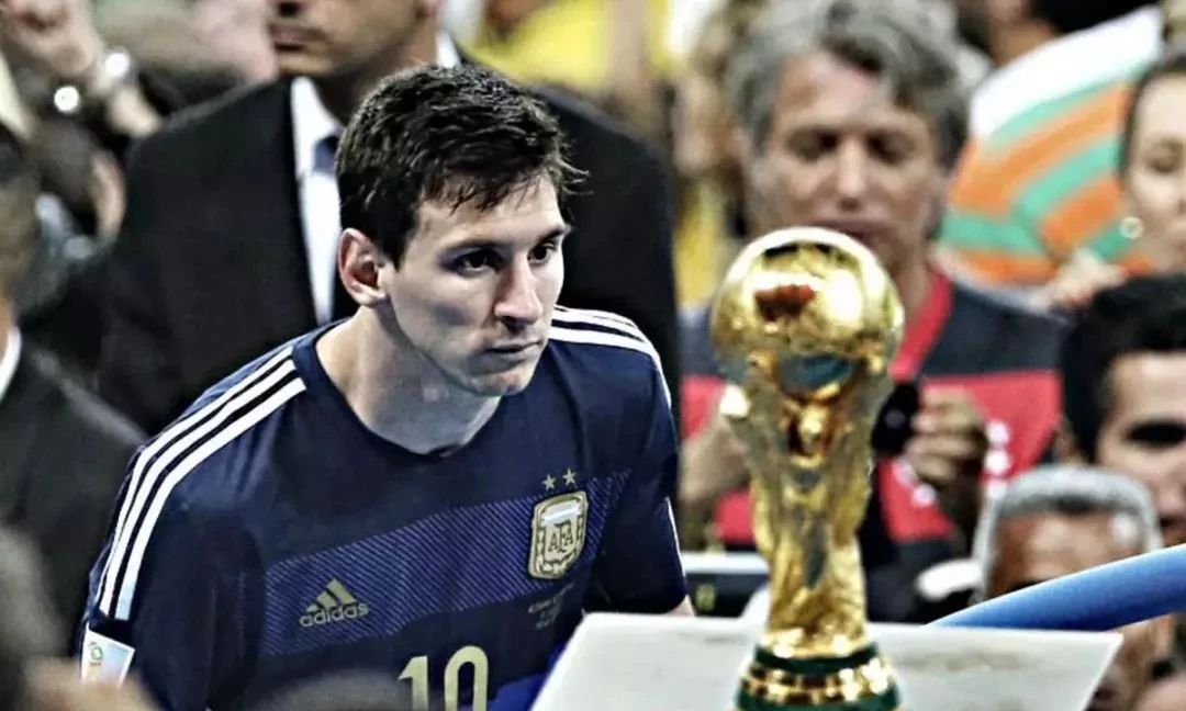 梅西和c罗19岁的照片,梅西和c罗同一天告别