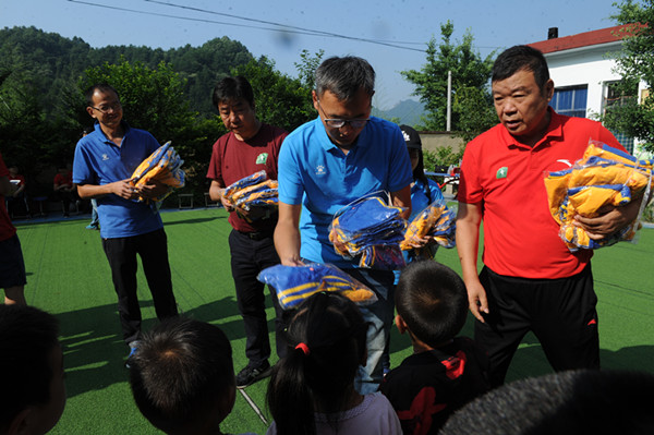 建党节慰问老党员活动,建党节慰问老党员
