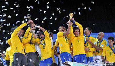 巴西足球世界杯最多的球员,足球巴西队拿了几个世界冠军