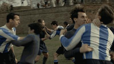 踢个足球而已,没想到踢出了一片黑丝与草原