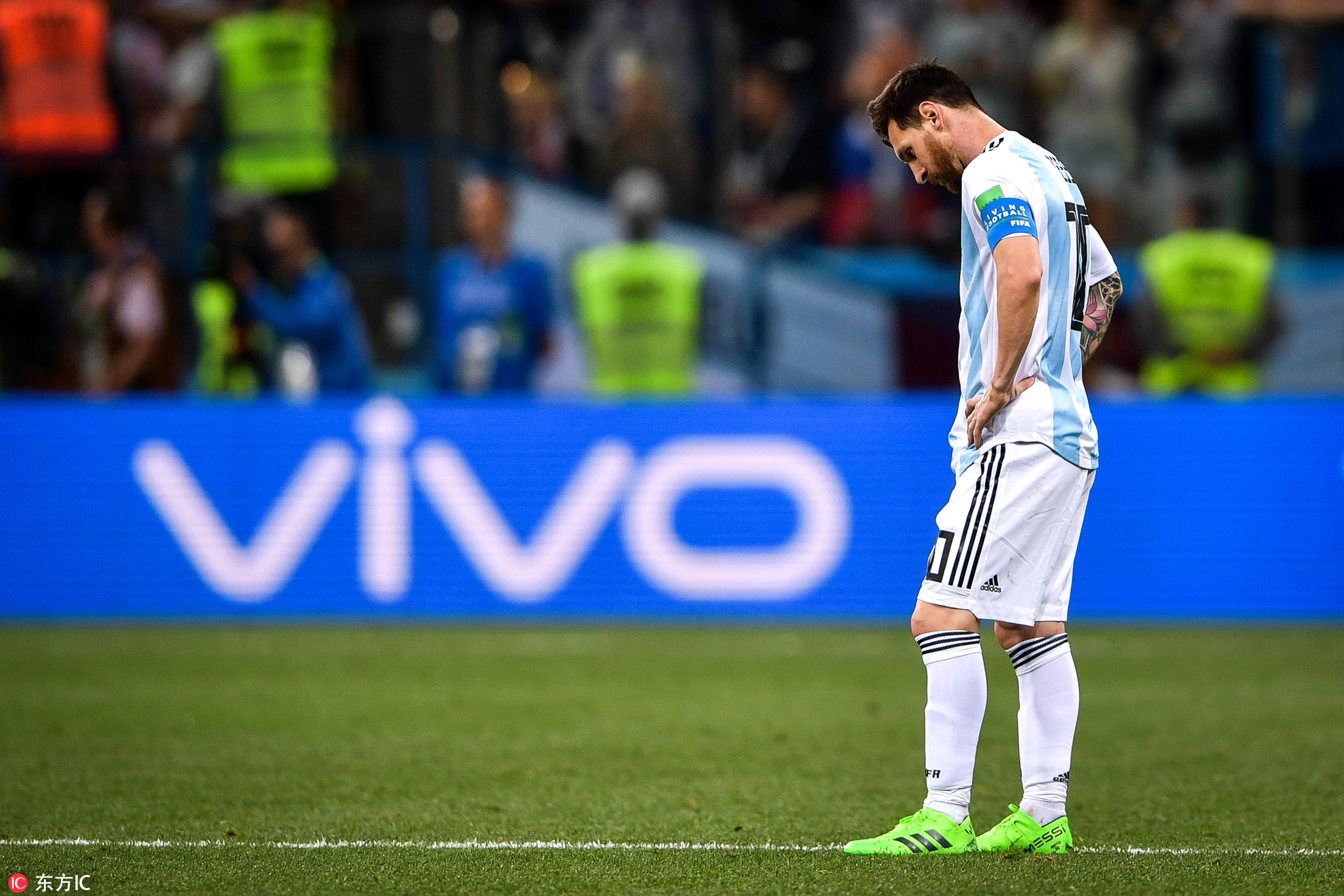 燃情奋战十余天,晒得比内马尔还黑,但他们的照片美炸了