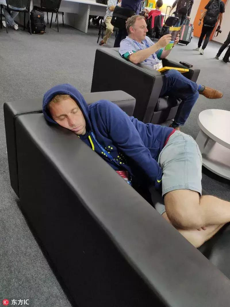 燃情奋战十余天,晒得比内马尔还黑,但他们的照片美炸了