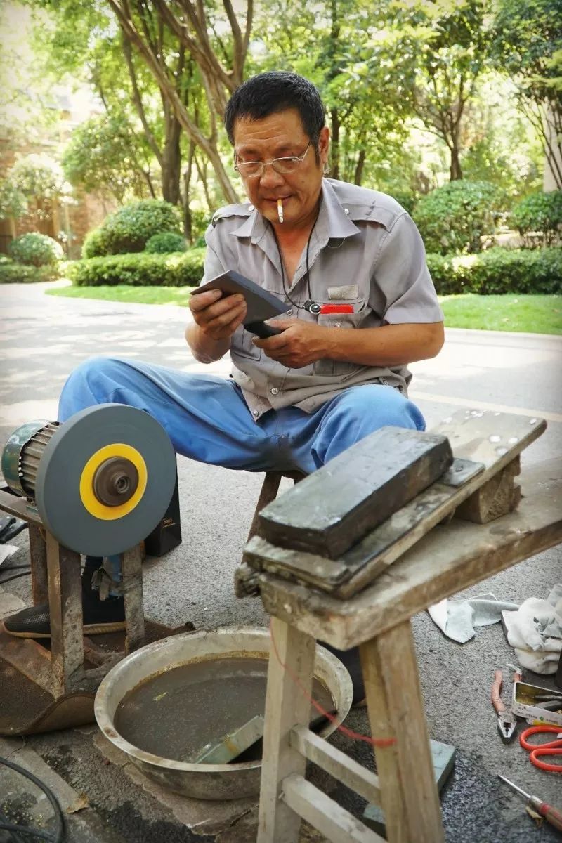 菜刀怎么磨什么角度才锋利耐用,不管菜刀有多钝大厨教你一招