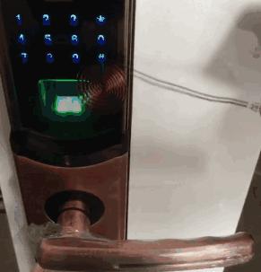 小黑盒3秒打开指纹锁,小黑盒测试开电子锁