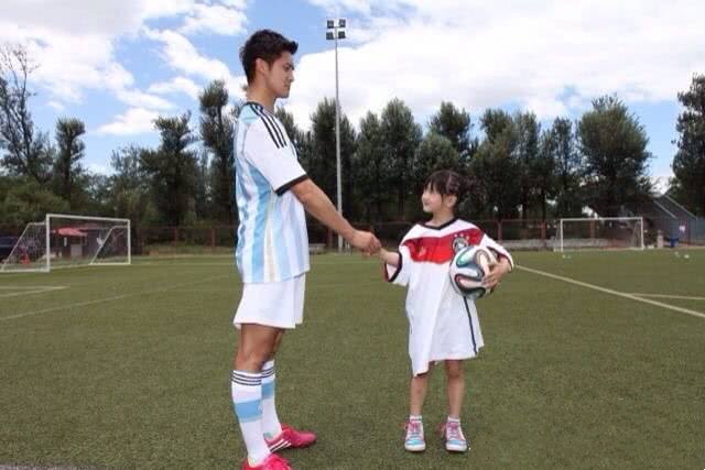 田亮晒森碟小亮仔美照,田亮对小亮仔森碟态度