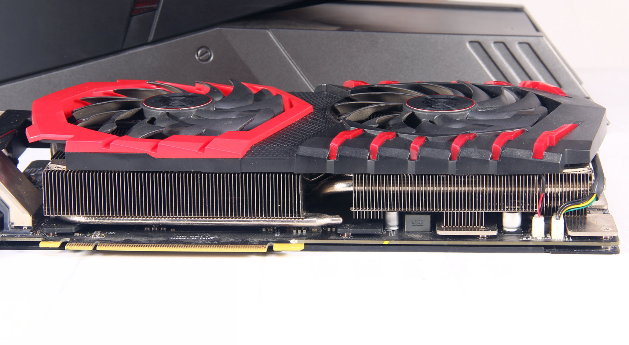 耿耿于怀，换上地表最强游戏显卡再战胆气寒