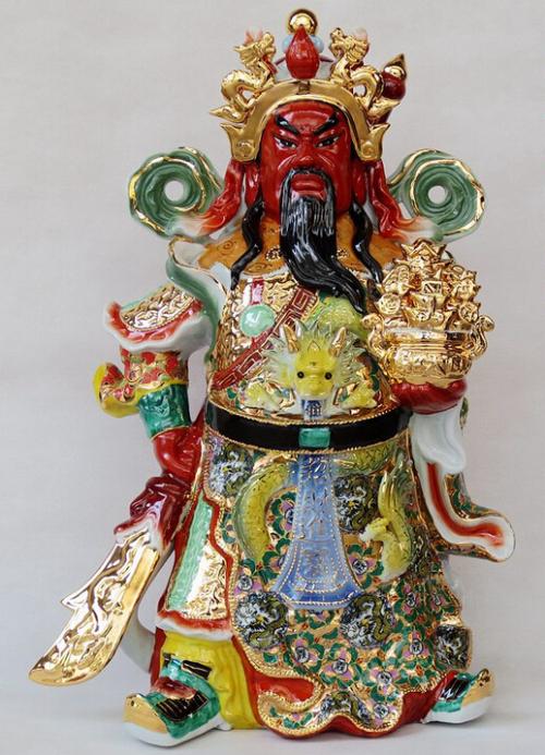 家里摆放财神摆件有什么讲究,观音和财神摆放的桌子有没有讲究