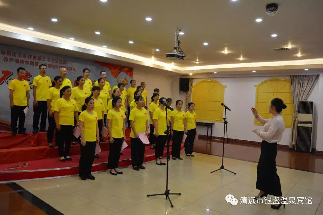 不忘初心中国梦高歌阔步新征程