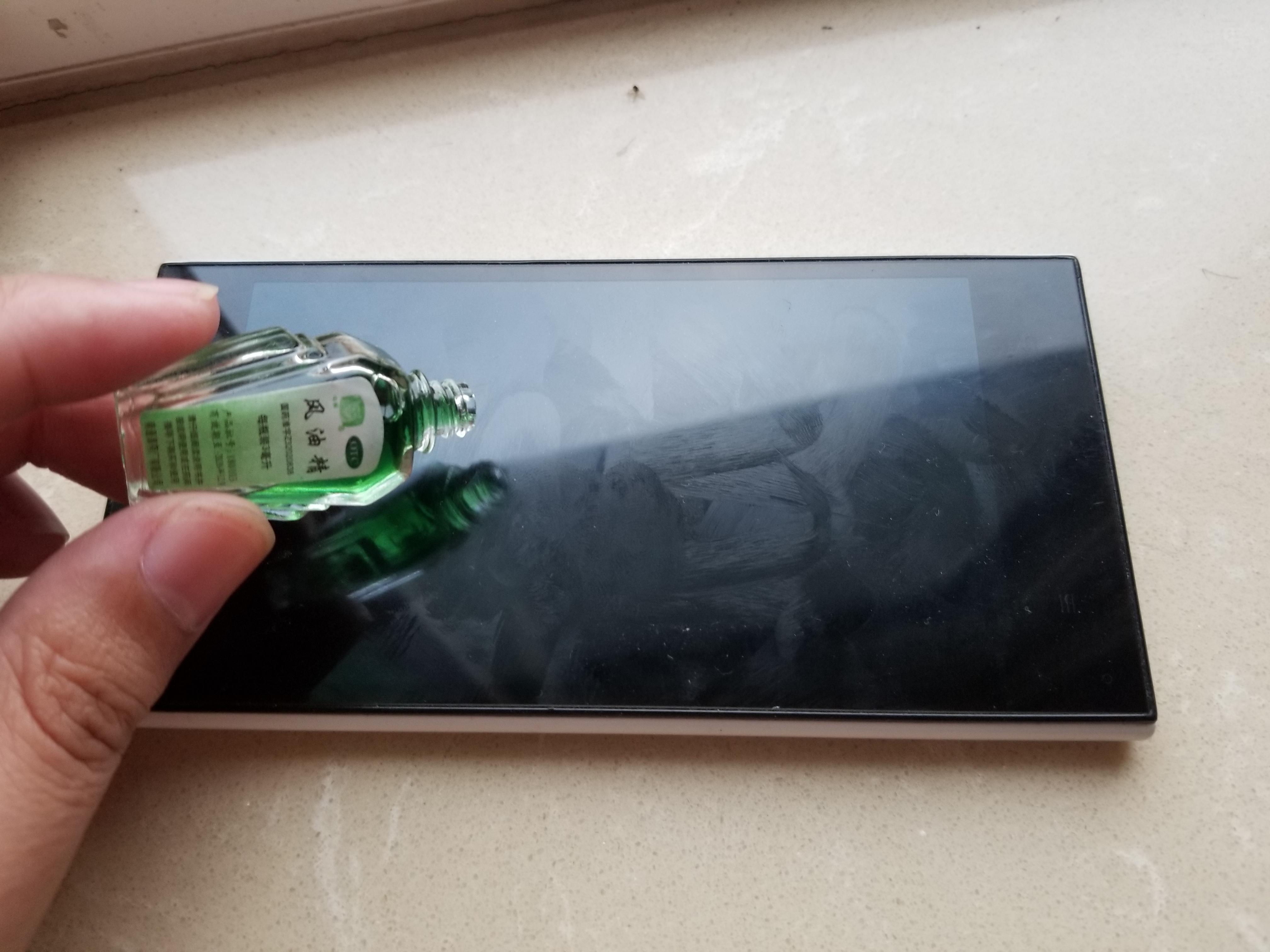 手机屏幕总是脏有指纹怎么办,手机屏幕用什么擦拭不容易粘指纹