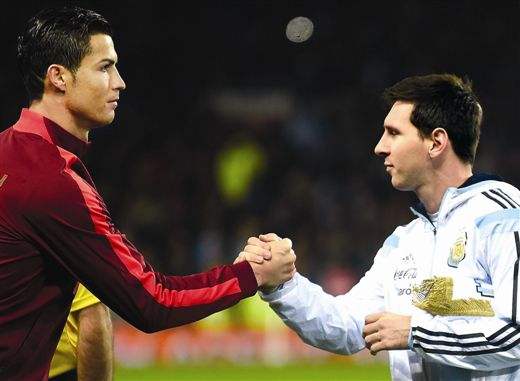 只会内马尔滚？赛后内马尔兴奋脱衣握双臂送飞吻，就差彩虹过人了