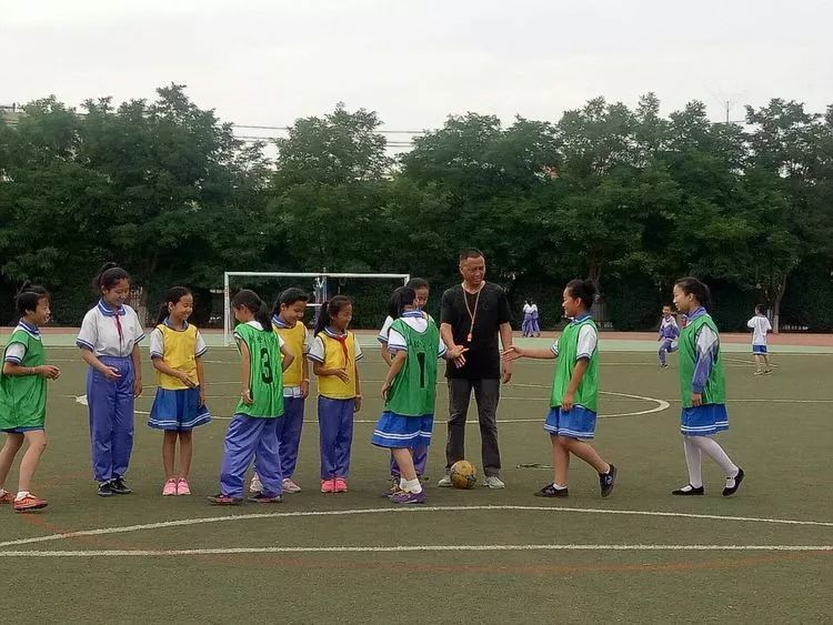 金昌市第四小学足球比赛,实验小学女子足球队