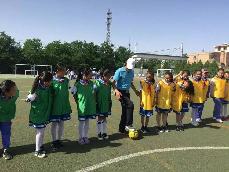 金昌市第四小学足球比赛,实验小学女子足球队