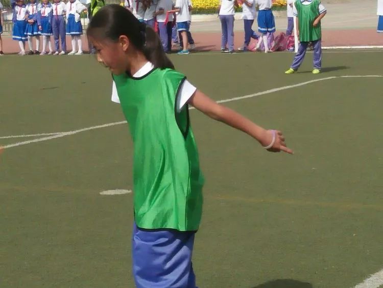 小学五人制女子足球比赛,实验小学足球比赛女生