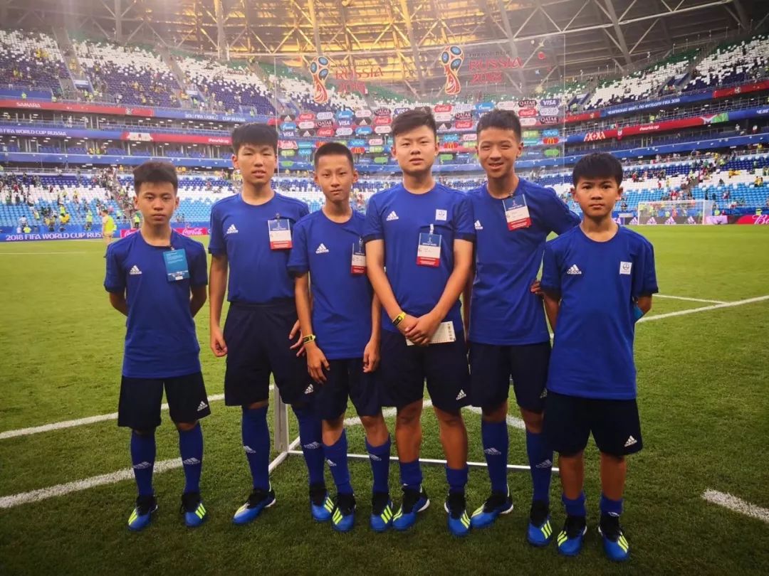 松山湖两名足球小将亮相世界杯,与内马尔、厄齐尔等球星面对面!
