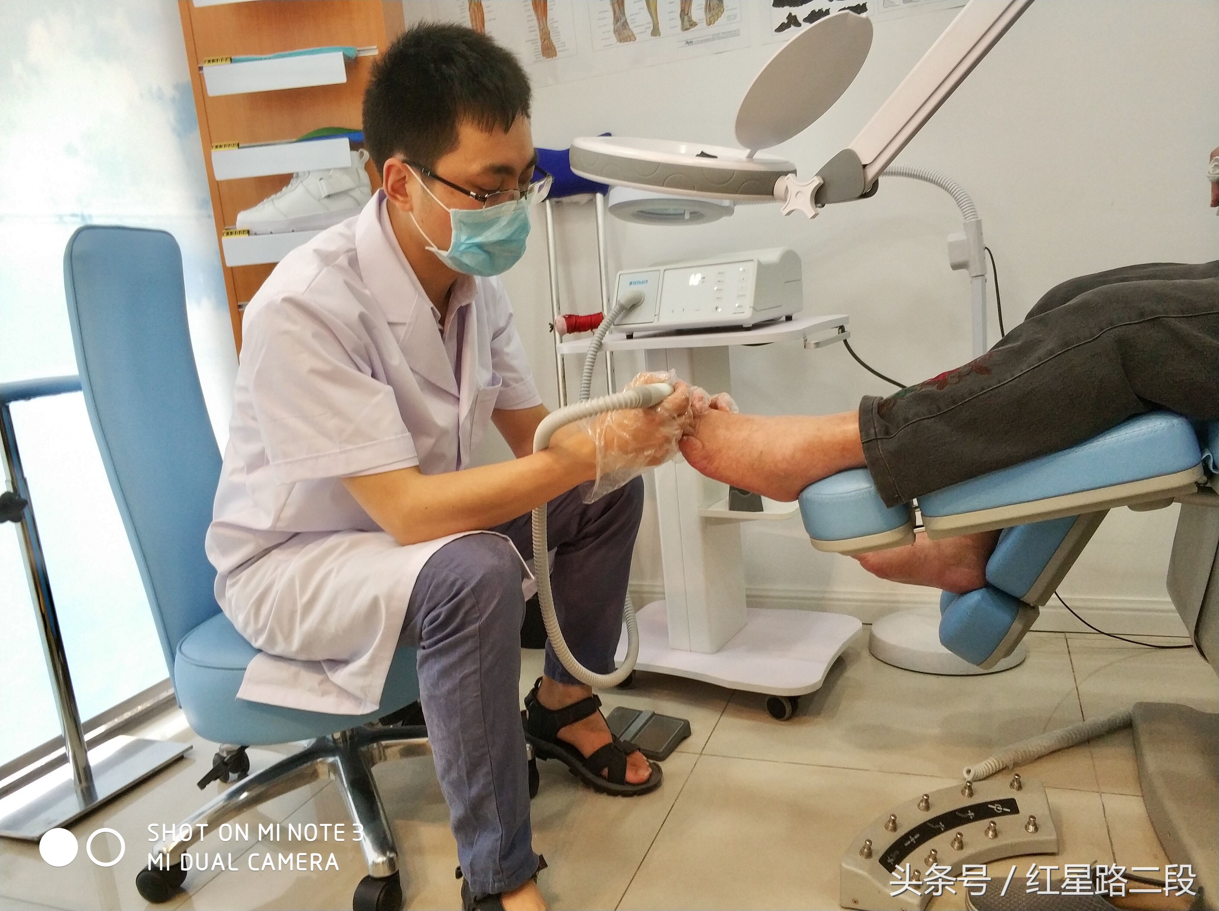 北大毕业生可以卖猪肉我为啥不行？南大硕士弃医改行“修脚师”