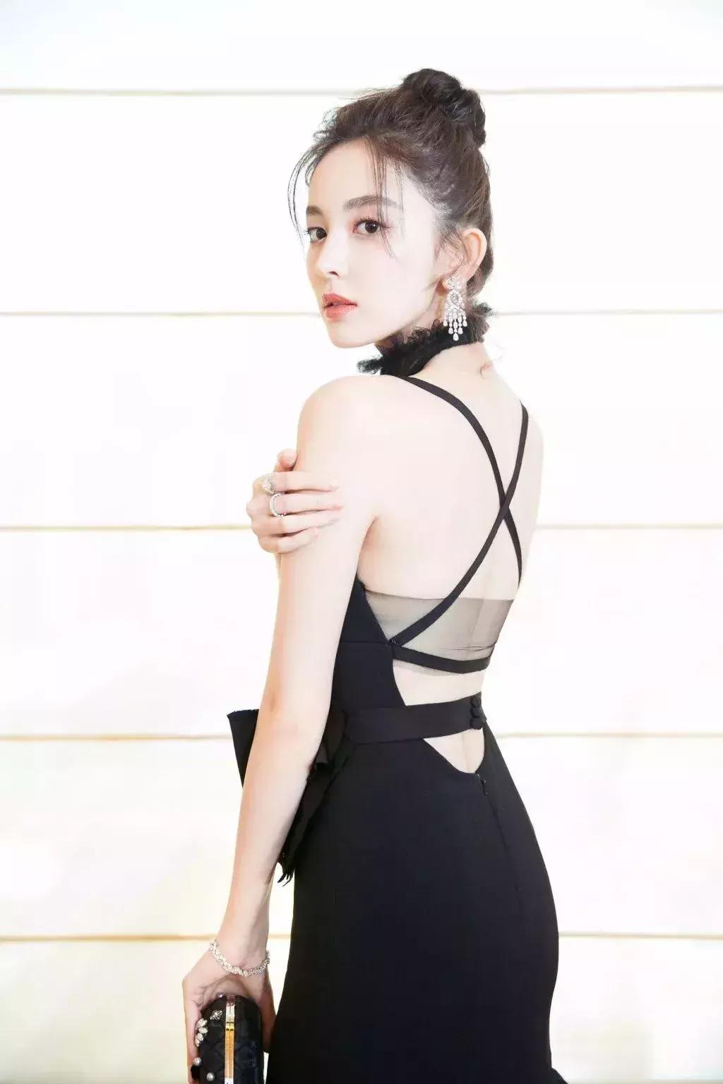 白皮肤比基尼夏日装,露肤装