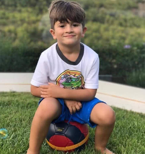 c罗的孩子和梅西孩子比赛,c罗的4个孩子