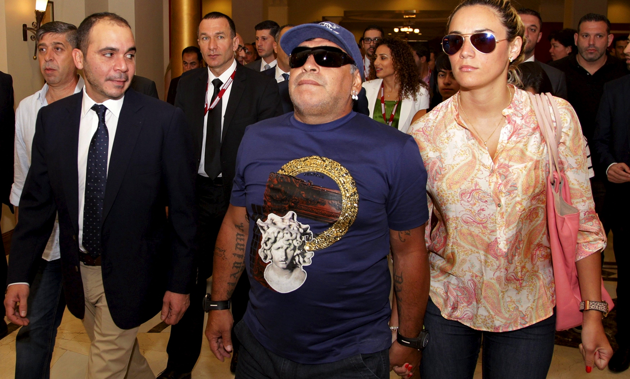 80年代球王马拉多纳,马拉多纳90后女友奥利娃