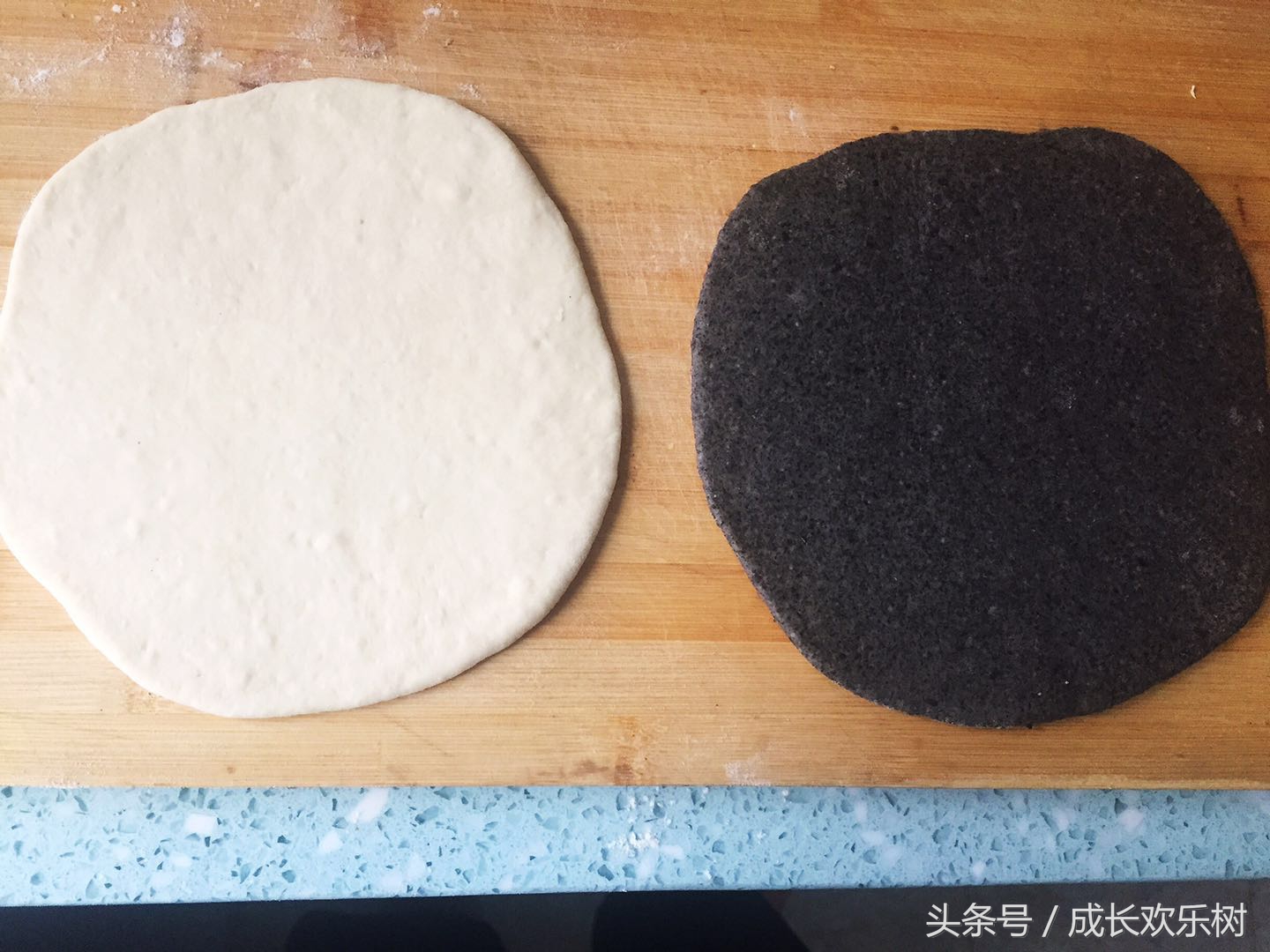 爸爸看世界杯宝宝趴床边,老爸看足球世界杯