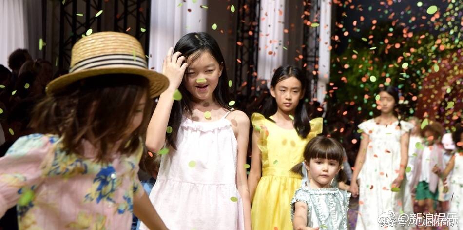 多多李嫣走秀视频完整版,多多李嫣同台走秀