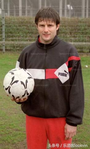 因卖假名庄酒法国前足球运动员ChristopheRobert被判刑