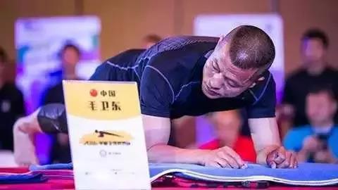 校园｜职业和业余的区别究竟有多恐怖？看看荣誉背后的这遍体鳞伤