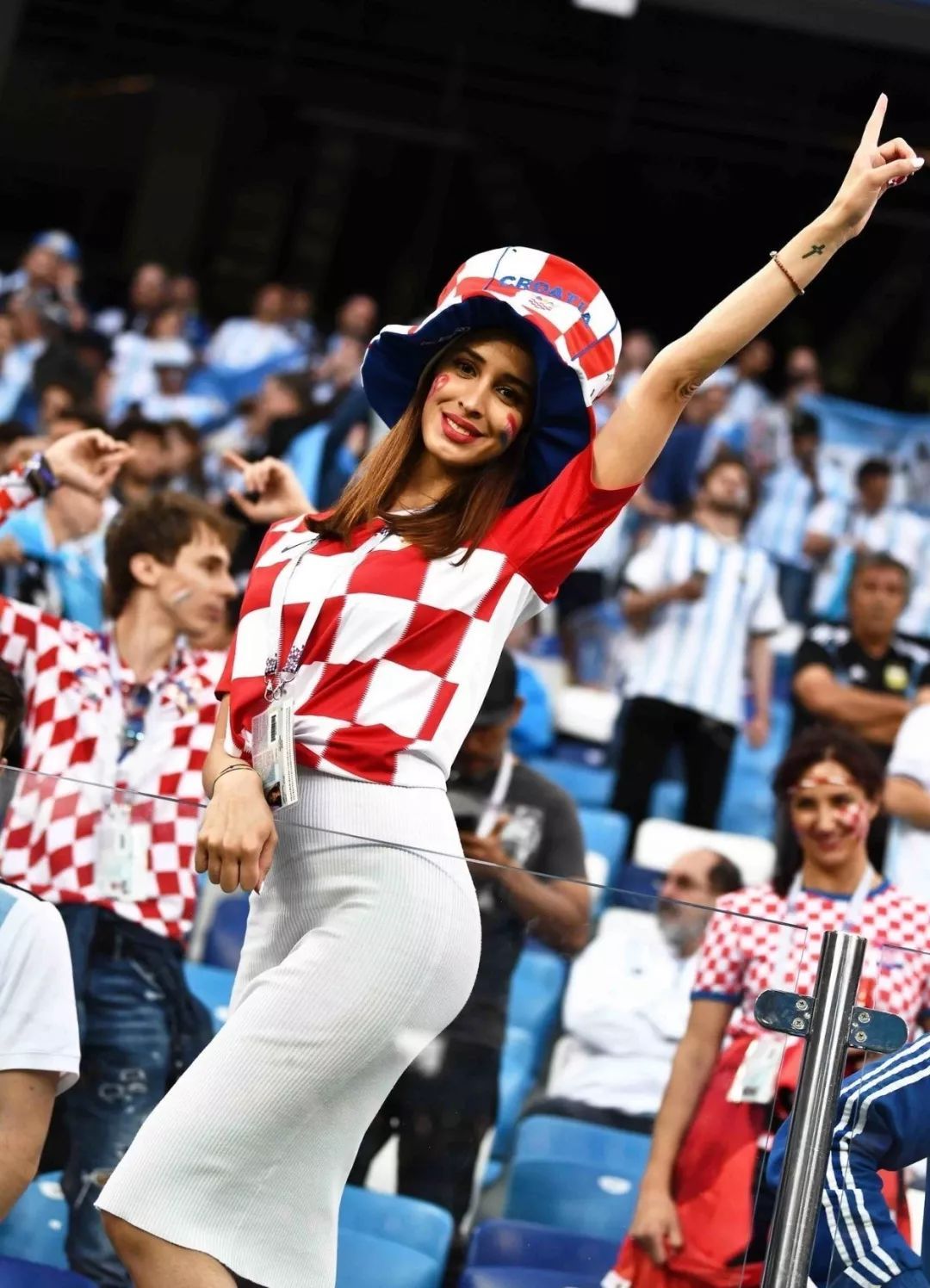 世界杯看台小姐姐哪家强？你定