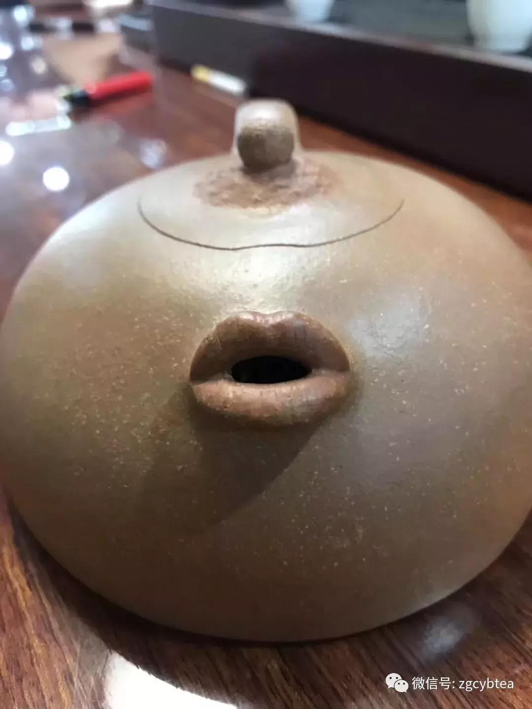 上次没被抓完的“卖茶小姐姐”，现在开始卖紫砂壶了！