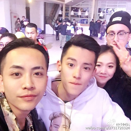 沈月王一博上演最萌身高差,沈月和王一博最新视频