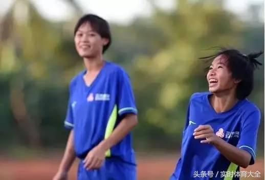 中国女孩捡球完整视频,捡球的中国女孩