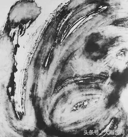 针管“射墨”火了！是书法还是行为艺术？