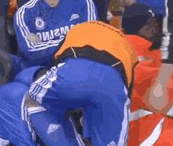 世界杯看点之网友一大疑问：运动员为什么喜欢互相摸屁股？