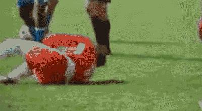 内马尔翻滚恶搞,内马尔翻滚图片