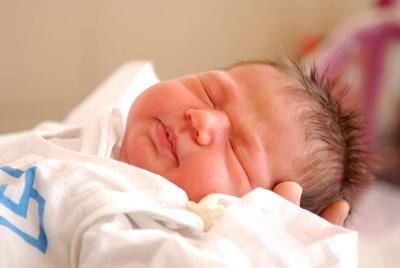 宝宝把脸抓烂了怎么可以盖住,宝宝经常抓脸脸抓破了