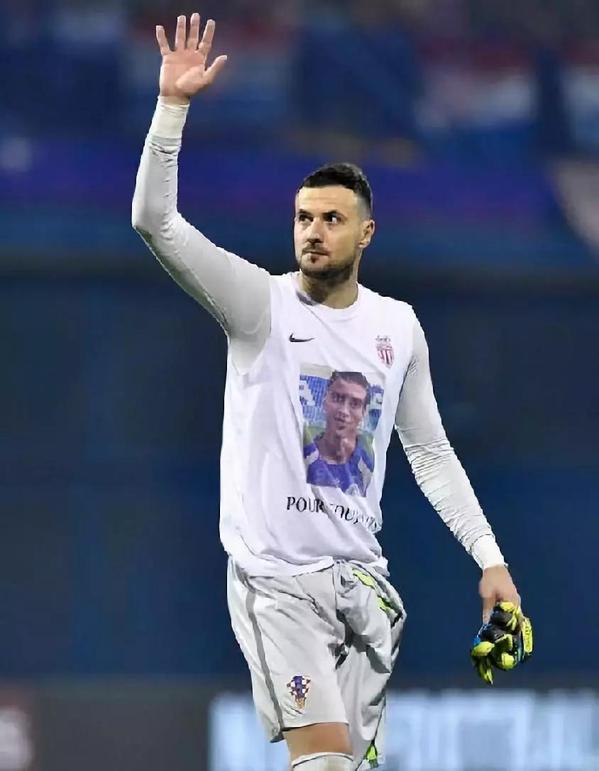 克罗地亚门将利瓦科维奇球衣,克罗地亚守门员扑出点球激动瞬间