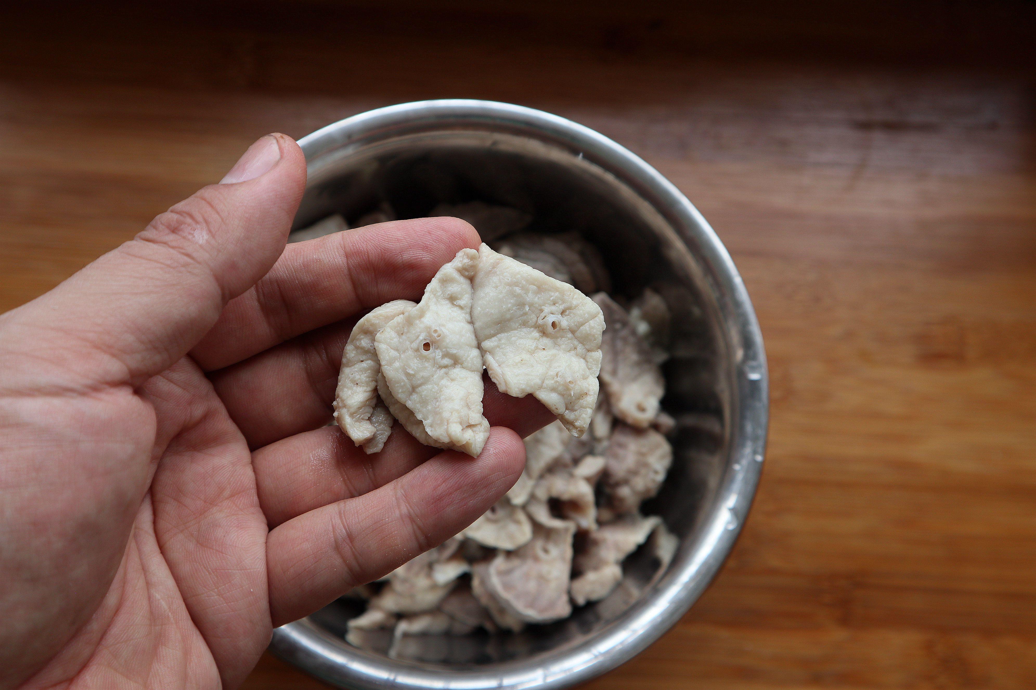 婴儿咳嗽妈妈吃什么有帮助,雪梨猪肺汤止咳化痰小孩