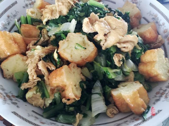 莴笋叶晒干制作方法,莴笋叶别再扔了这样做开胃菜