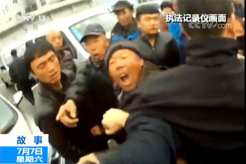 农村整治黑势力村霸政策,打击村霸恶势力的举报电话怎么打