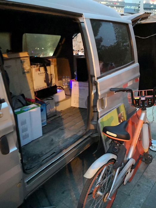 王顶堤桥下露天卡拉OK太吵了！一中心医院住院病人怒打110