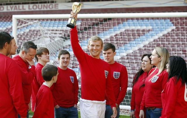 足坛三人最佳梅西内马尔c罗,迪巴拉c罗梅西的替补